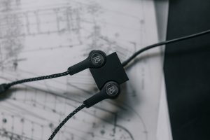 B&O Beoplay H5