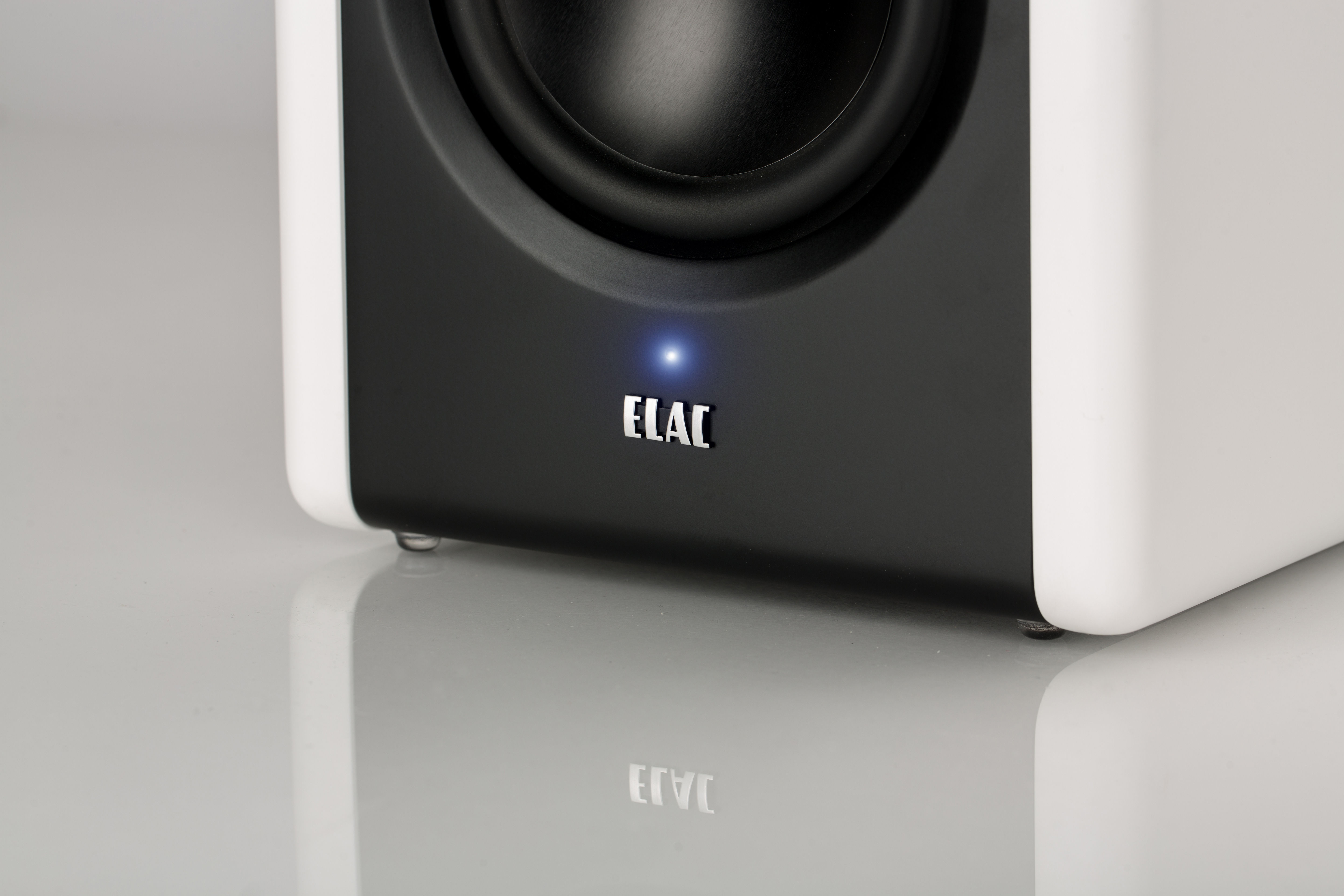 Elac AM 200