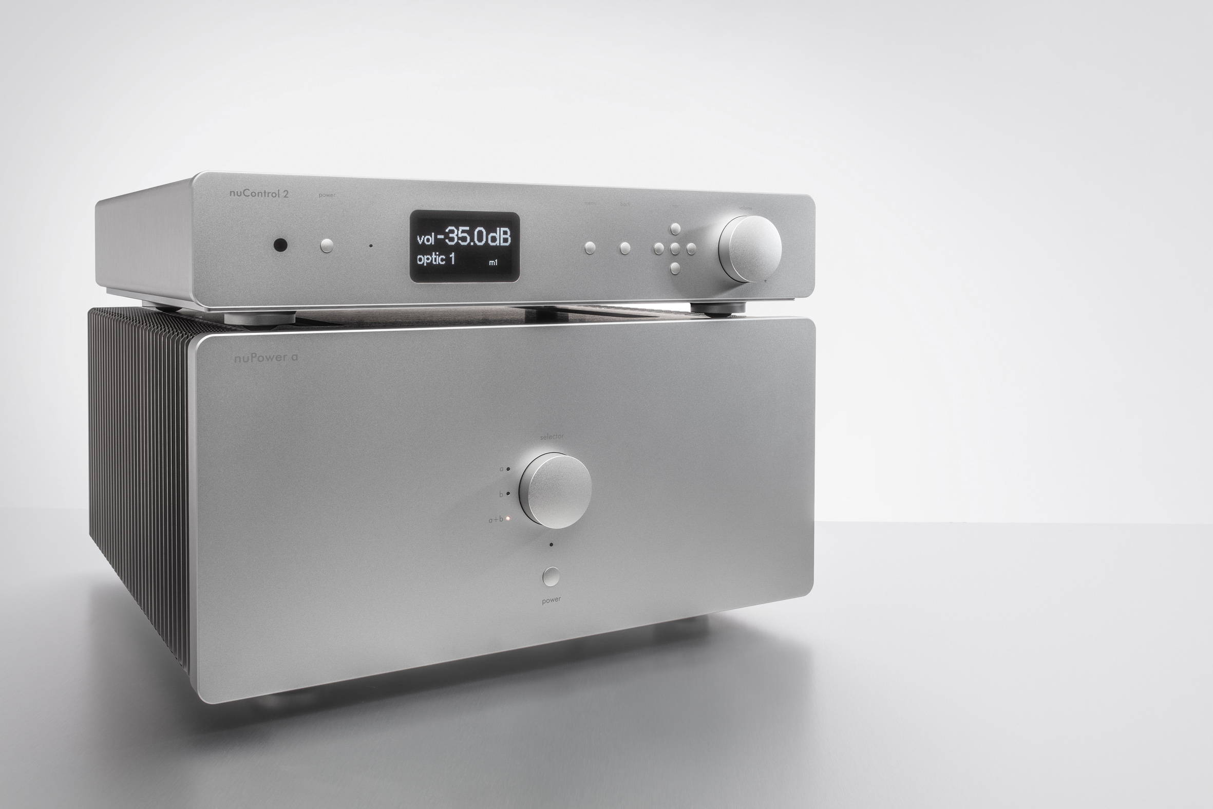 nuControl 2 und nuPower A in Silber