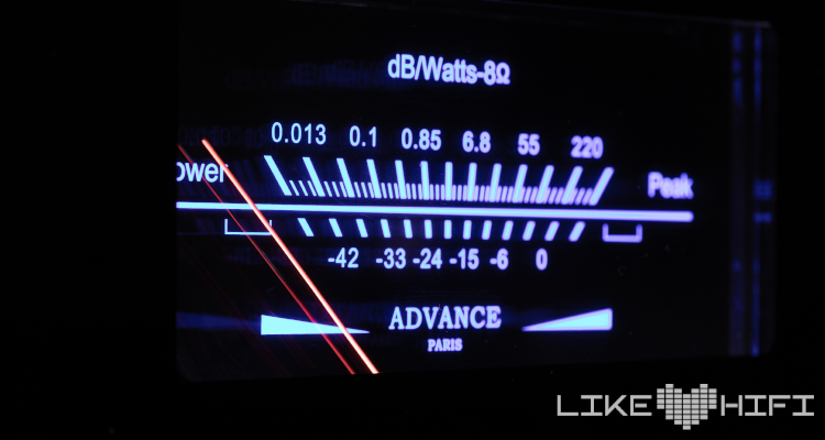 Advance Paris X-i1100 Vollverstärker Amp Test Review Display VU Meter