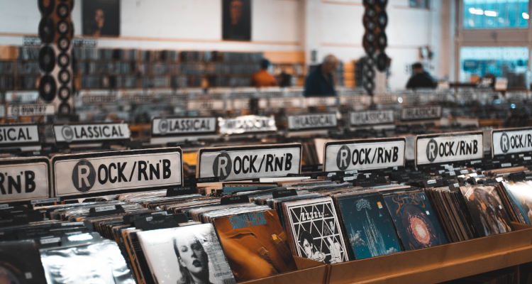 Likehifi Jahresrückblick 2020 die besten Musikalben CDs Alben Vinyl Tonträger Test 2020 Review Plattenladen Record Store CDs Streaming Download Music Charts