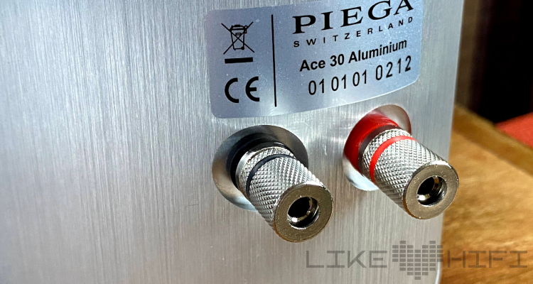 Piega Ace 30 Regallautsprecher 2-Wege Test Review Speaker Aluminium Connector Anschlüsse Rear Back