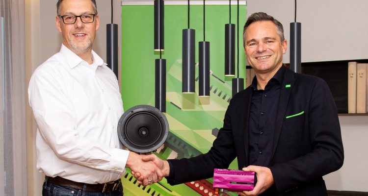 Loxone übernimmt Vertrieb von Quadral und startet Aktionskampagne Loxone quadral CEO, Volker Schwerdtfeger Loxone CEO Rüdiger Keinberger