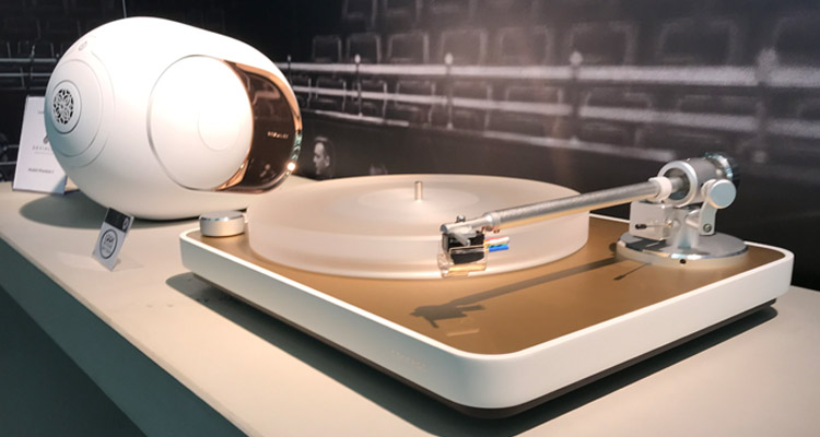 Clearaudio Concept Plattenspieler Turntable Devialet Phantom Speaker High End Munich 2022