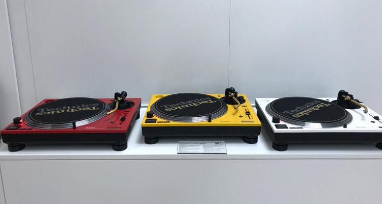 Technics SL1210MK7 Anniversary 50 Model Coloured High End Munich 2022 02