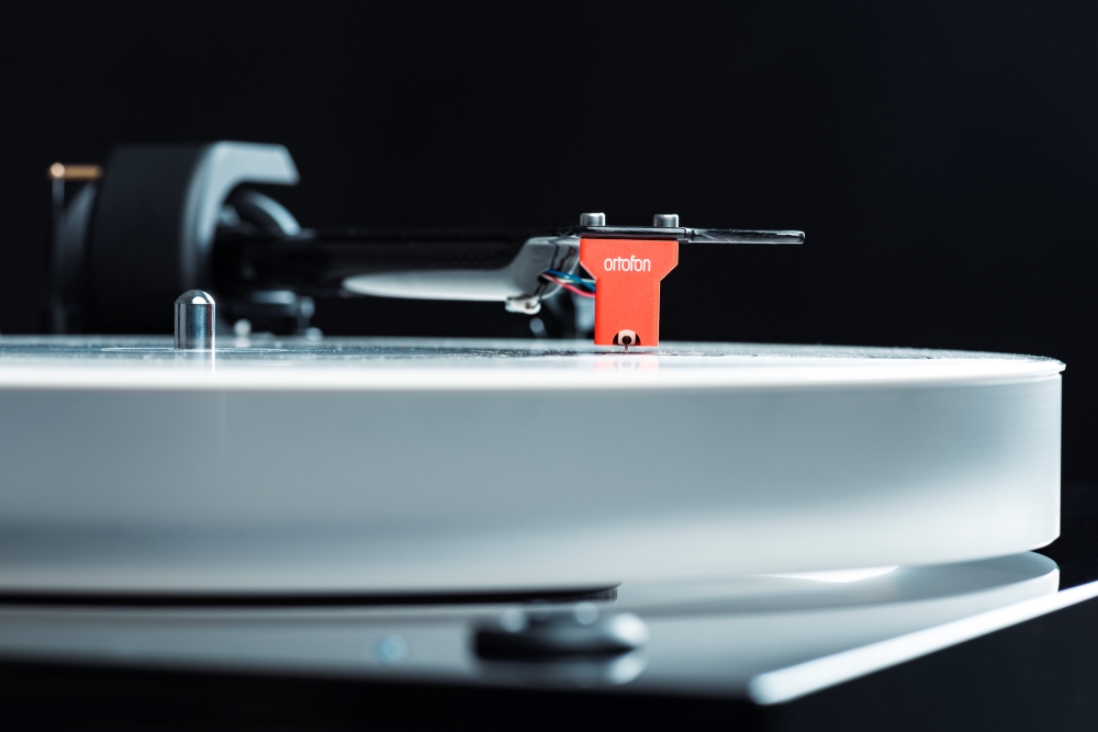 Pro-Ject X1 B & X2 B: Zwei neue Plattenspieler für vollsymmetrischen Vinylgenuss Tonabnehmer Ortofon