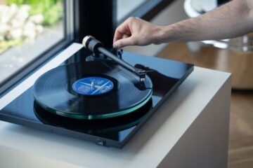 Pro-Ject T2 Super Phono: Neuer Plattenspieler mit Phonostufe & Sumiko Tonabnehmer