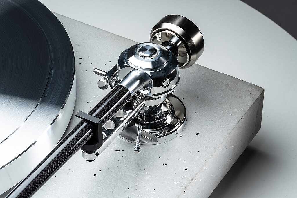 EAT C-Dur Concrete: Audiophiler Plattenspieler aus Beton 
