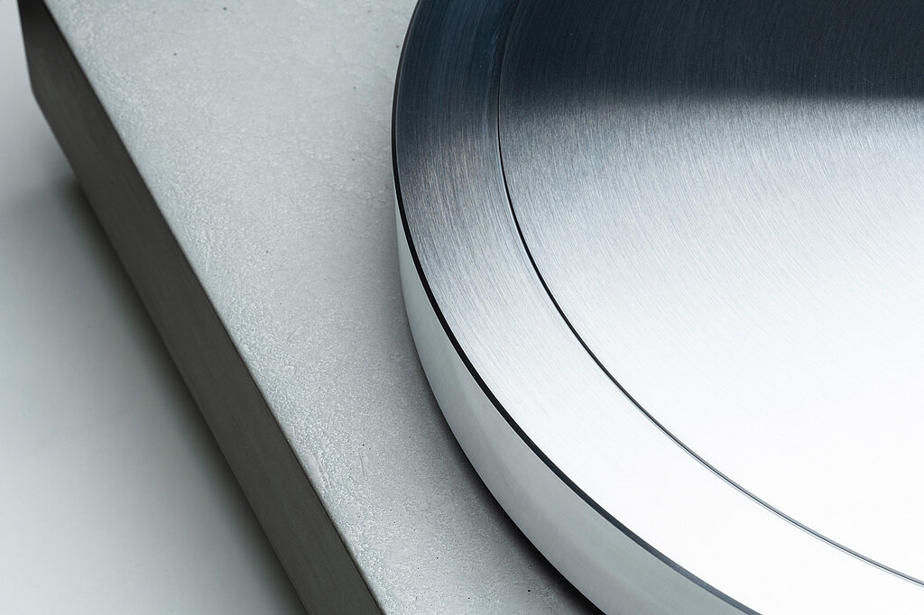 EAT C-Dur Concrete: Audiophiler Plattenspieler aus Beton