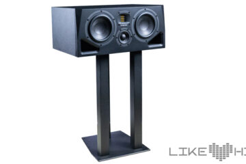 Adam Audio A77H auf Stativ