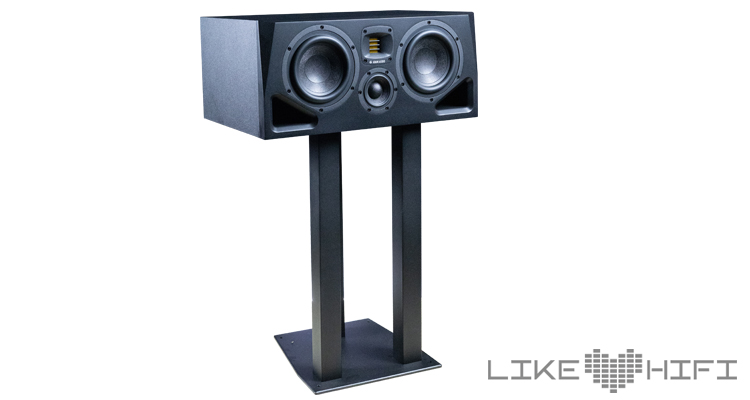 Adam Audio A77H auf Stativ