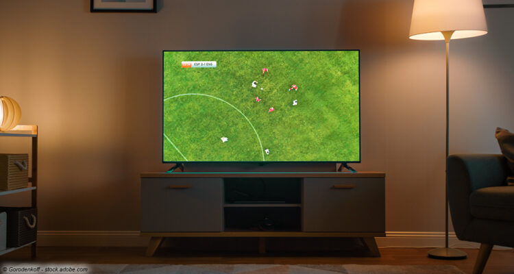 Fernseher mit Sportsendung Fußball