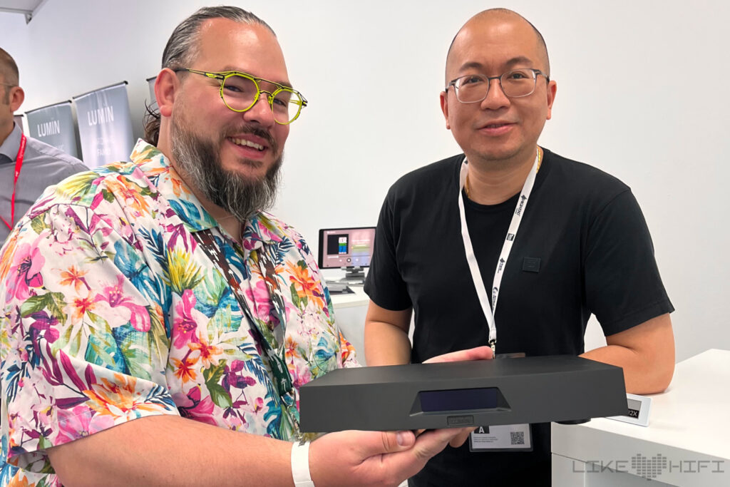 Lumin U2X Digital-Transport: Krey Baumgartl (Vertrieb IAD) und Entwickler Angus Leung von Lumin