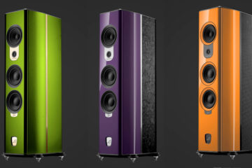 AudioSolutions Figaro Lautsprecher in Grün, Lila und Orange konfiguriert