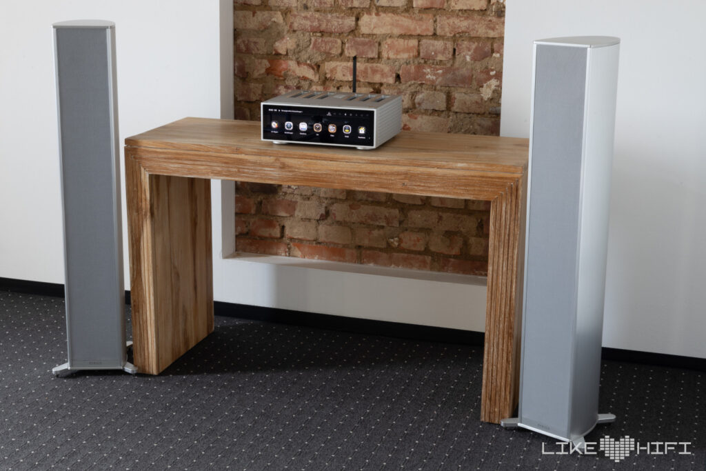 All-in-One-Streaming-Verstärker HiFi Rose RS520 und die Piega Premium 701 Standlautsprecher