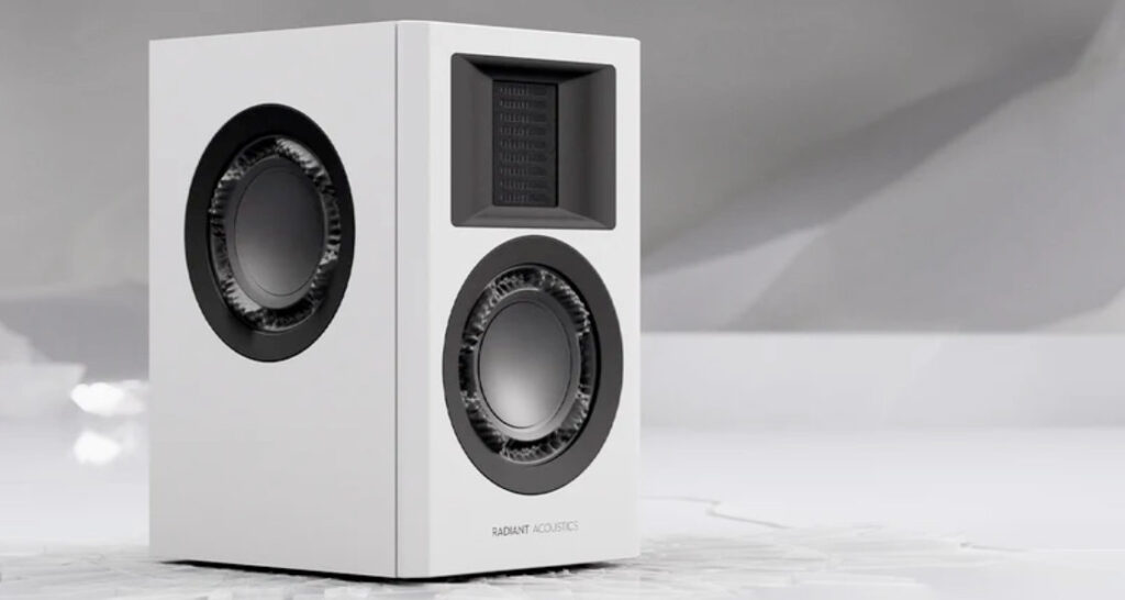 Titelbild mit dem Radiant Acoustics Clarity 4.2 in Weiß