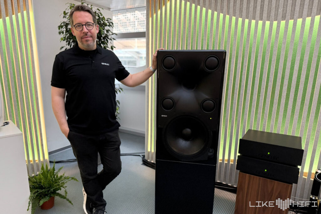 Eric Horstmann von Genelec mit dem neuen 8381 Aktivlautsprecher