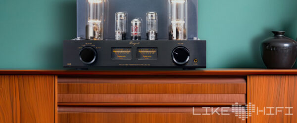 Cayin Jazz 100 auf Kommode