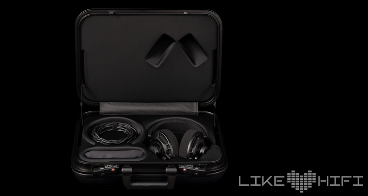 Transportkoffer mit darin liegendem Kopfhörer Final D7000 - High-End Over-Ear Kopfhörer