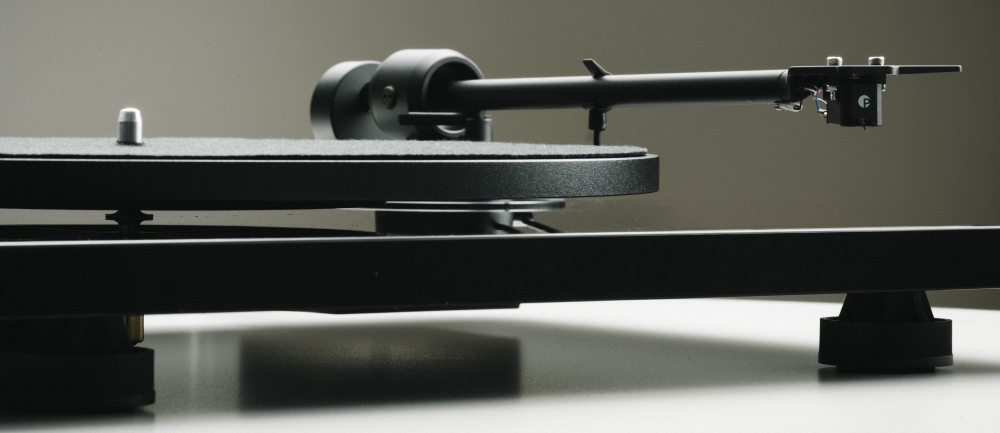 Pro-Ject E1.2: Audiophiler Plug & Play Einsteiger-Plattenspieler