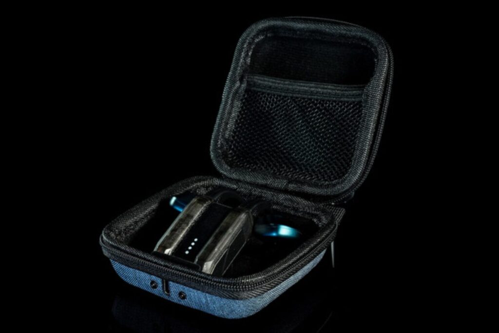 Adapter im Case